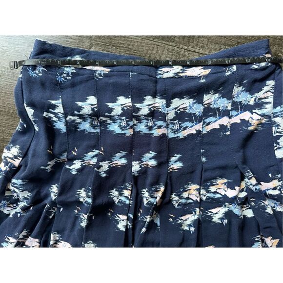 🔵 5 for $25 OLD NAVY women’s navy/multi colored pleated a-line patterned skirt - Picture 6 of 8